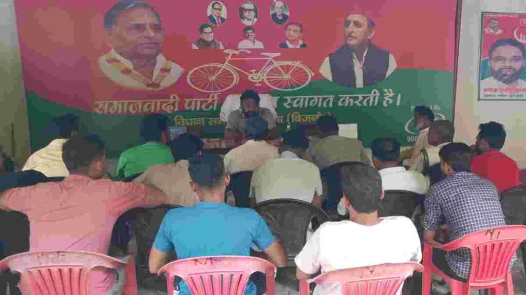 विधायक मनोज पारस जी ने नगीना कार्यालय में जनता की सुनीं समस्याएं।